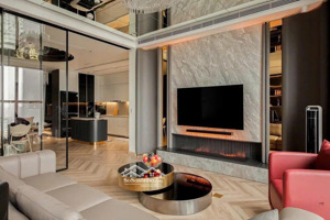 chính chủ cần bán diamond flower tower 176m2, 4pn, 3wc hướng đông nam giá chỉ 17 tỷ lh: 