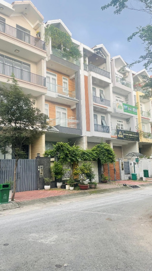 nhà chính chủ cần bán thu vốn - giá: 27.9 tỷ, nhà phố kdc him lam. kế nguyễn thị thập, tân hưng q7