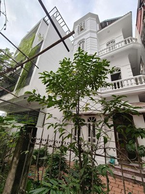 nhà biệt thự sân vườn trung tâm .âu cơ .tây hồ.hà nội thiết kế kiểu phápdt : 100m 4 ngủ