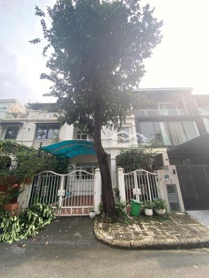 cho thuê nhà riêng 4pn, 3wc, 126m2 - phú mỹ hưng. giá: 35 triệu. phù hợp ở - làm văn phòng. em luân