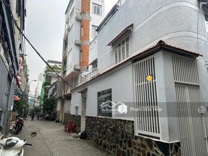 bán nhà góc 3 mặt thoáng trần hưng đạo, quận 1 - hẻm ô tô thẳng, tiềm năng cho thuê cao - chỉ 8,5tỷ