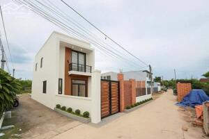 Chủ ngộp ngân hàng bán gấp căn nhà 2 mặt tiền gần ngay khu dân cư