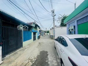 bán gấp nhà 62m2 gần aeon hiệp hoà