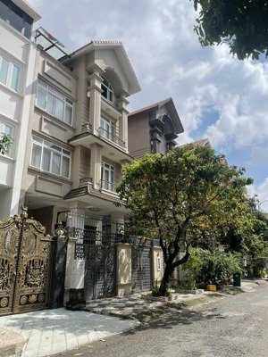 bán biệt thự siêu đẹp+ siêu vip, siêu cao cấp kdc himlam dt: 10x20m2 gb: 54,8 tỷ lh: 