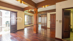 cho thuê biệt thự 5 tầng sân vườn có hồ bơi xuân diệu, quảng an, tây hồ, hà nội