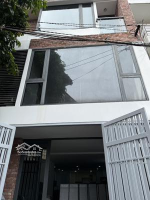 cho thuê nhà nguyên căn phù hợp làm văn phòng công ty. nhà mới sửa như mới diện tích sự dụng 300m2