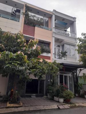 bán căn nhà phố đẹp giá tốt nhất còn lại trong kdc đồng bộ đẹp nhất tp dĩ an