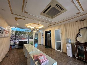 gia đình cần bán gấp nhà phố yên lãng lô góc 2 thoáng vỉa hè rộng 98m2 9t mặt tiền 7.8m chỉ 60 tỷ