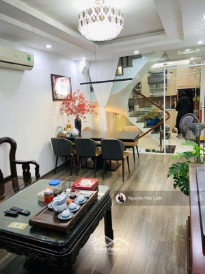 chủ bán nhà yên hoà 45m2 x5 tầng, ô tô đỗ cửa trước nhà 3m5 , cách 30m ra ô tô tránh, lô góc