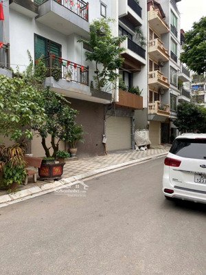 phân lô gần hoàng quốc việt 65m2 18,2 tỷ 8 tầng mt 4.5m vỉa hè ô tô tránh ngõ thông