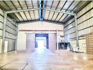 kho xưởng khuôn viên riêng biệt. pccc tự động, xe cont đi 24/24. 1.300m2, chỉ 120tr/th