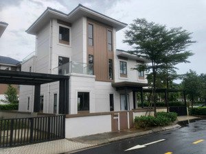 cần bán gấp biệt thự đơn lập góc 339m2 đẹp nhất dự án swanbay lh 