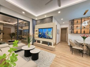 chủ nhà cần bán gấp căn hộ 2pn chung cư 6th element, ban công hướng đông thoáng mát quanh năm