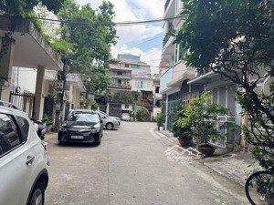 bán nhà tây hồ - phân lô quân đội - ô tô tránh - thang máy - 1 phút tới hồ tây