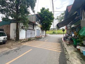 thượng đình, long biên
diện tích trên sổ 118m2 thực tế 134m2, mặt tiền 7.3m
giá 35 tỷ