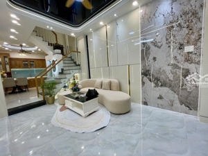 nhà đẹp nguyễn khoái q4- 3 tầng- 32m2 - ko qh - chỉ 4.9 tỷ