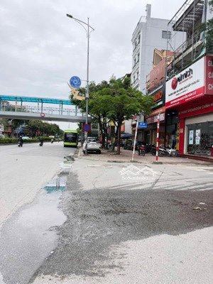 ngọc lâm, long biên
diện tích 108m2 , mặt tiền 5m
giá 27.9 tỷ