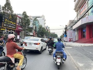 cần bán nhà 1 trệt 3 lầu mặt tiền kinh doanh phạm văn thuận ngay ngã tư vincom dt 422m2 giá 35 tỷ