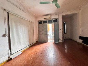 * cho thuê lâu dài nhà nguyên căn làm chdv ở tân ấp, quận ba đình 120m2,