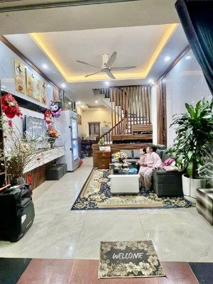 nhà cầu diễn hàng hiếm 36m-5 tầng -mt 3.7m- ngõ nông giá 7.95 tỷ