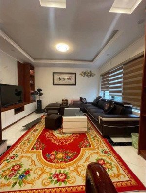 phúc lợi 6 tầng. giá chỉ 10 triệu lh zalo) cho thuê nguyên căn nhà phố phúc lợi