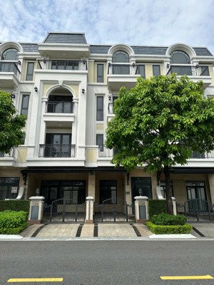 bán căn nhà phố the classia khang điền dt 90m2. giá 17.5 tỷ