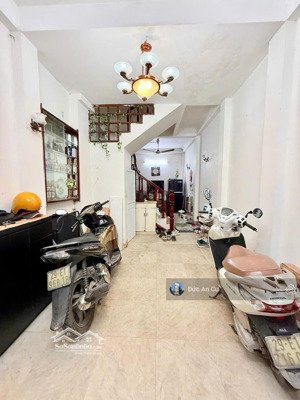 bán nhà trần khát chân 35m², 4 tầng, ô tô đỗ cửa, ở ngay trung tâm hai bà trưng.