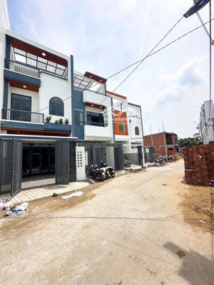 bán gấp nhà shr mới xây gần chợ hoá an