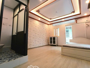 nhà đẹp cần bán 2 mặt hẻm cao đạt, quận 5 giá tốt hiếm có