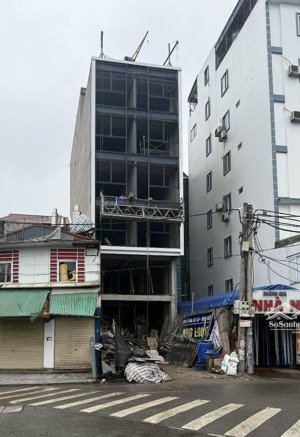 bán nhà tại đường láng, 50m ra phố, ngõ thông ô tô đỗ chạy vòng quanh, mặt tiền 6.8m, giá 39.8 tỷ