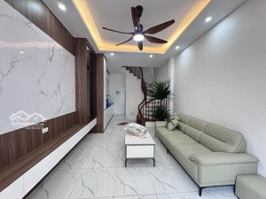 nhà 5 tầng mới tinh. ô tô đỗ cổng. full nội thất đẹp. xách vali về ở luôn. giá chỉ nhỉnh 5đ