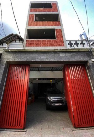 bán gấp toà nhà 5 tầng. dt 5m x 20m . hẻm xe tải nguyễn văn quá. cho thuê 30 triệu/ tháng