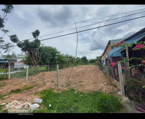 đất ở gia đình thổ cư 100%. dt 100m2 nằm ngay 1 sẹc tl 2 ,củ chi - sổ hồng riêng