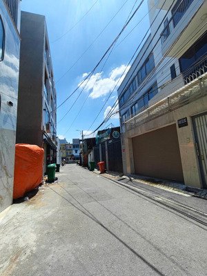 hxh 2 mt trước sau, 1 trục phạm huy thông. xây hầm 7 tầng, 400m2 sàn. vuông đẹp không lộ giới.