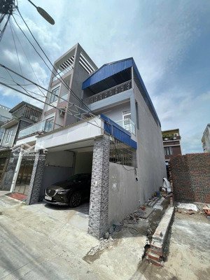 nhà gốc dân. kiều hạ, đông hải, hải an, hải phòng.
80m2x3 tầng. ô tô trong nhà giá 3,7 tỷ