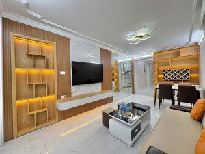 cực vip! lô góc pháo đài láng, 1ph ra phố, vf3 đỗ cửa, ngõ thông, dân xây btct, tặng nt nhập, sổ cc