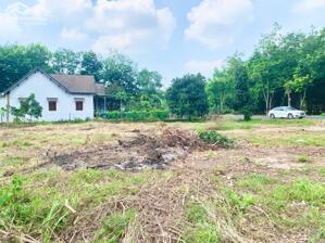 BÁN GẤP 2 LÔ 10X35=350M3 ĐƯỜNG 18M SÁT CHỢ UỶ BAN KẾ BÊN KCN DÂN ĐÔNG GIÁ 260TR