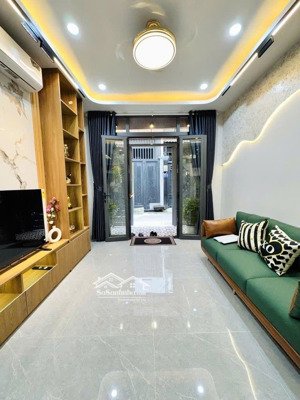 bán nhà sát mặt tiền hoàng văn thụ, hẻm xe hơi, nhà mới đẹp 40m2, 3 tầng, giá 8,6 tỷ