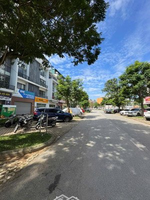 cần ra hàng căn shophouse gamuda gardens, vị trí đẹp- 