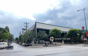 kẹt bank! góc 2mt lê văn việt + làng tăng phú ~ 30m*45m = 1450m2. ctxd : 2 hầm 20 tầng. hđt : 200tr