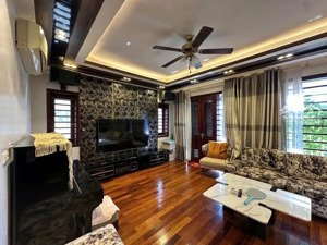 bán nhà phố mạc thái tông, cầu giấy 80m2*6t, mt10m, nhà lô góc 3 mặt thoáng, ở sướng. giá 31 tỷ.