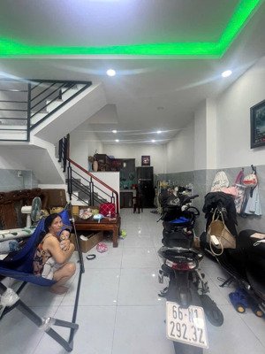 nhà đẹp 4-8m 2 lầu 4pn 3wc nhà vào ở liền 4ty190 hàng hiếm