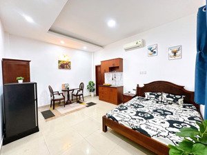 ngay thành thái studio thang máy full nội thất cửa sổ siêu thoáng mát