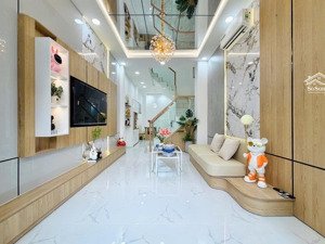 tl.37m2 ( 3.2m x 11.5m ) công nhận 31m2, hoàn công đủ3 tầng,3 phòng ngủ, 3 wc + sân thượng đón gió