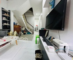 chỉ nhỉnh 9 tỷ anh chị có nhà phố yên hoà cầu giấy diện tích 40m giá vô cùng tốt tại phố yên hoà