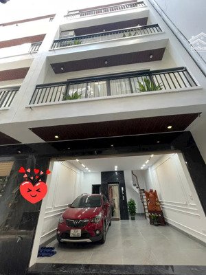 bán nhà ngọc lâm 35m2 x 6 tầng thang máy full nội thất .giá 12,6 tỷ