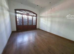 cho thuê nhà mặt tiền quang trung ( vạn thắng ) 100m2 3 lầu 6pn nằm trung tâm kinh doanh tốt