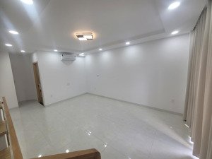 cho thuê nhà parkriverside 12,5tr gần liên phường, bưng ông thoàn 75m2 3l4pn. lh 