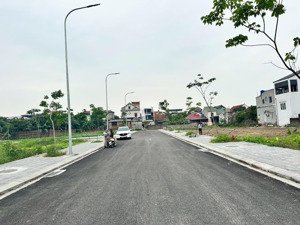 đất đấu giá tại xã mễ sở, văn giang, hưng yên,89 m2, mt 6.5,vỉa hè 4m, đường 11m, 4x tr/m,097132046