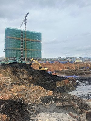 lô sát góc vị trí đẹp. chính chủ cần ra làm việc trực tiếp